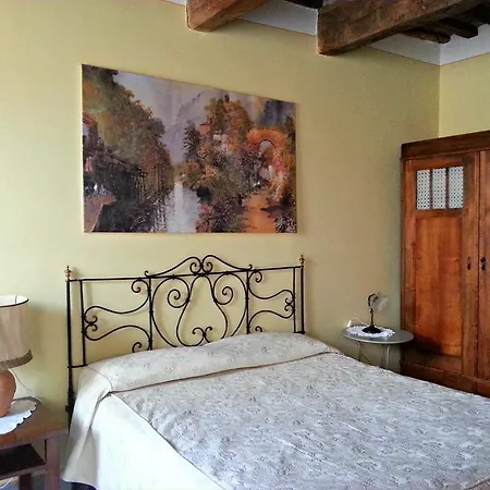 Antica Casa Naldi Holiday home Montecarlo