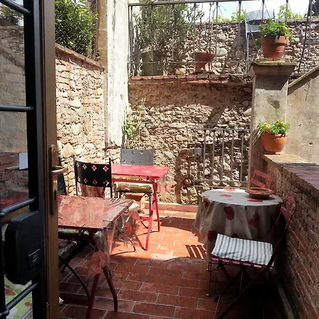 Antica Casa Naldi Holiday home Montecarlo